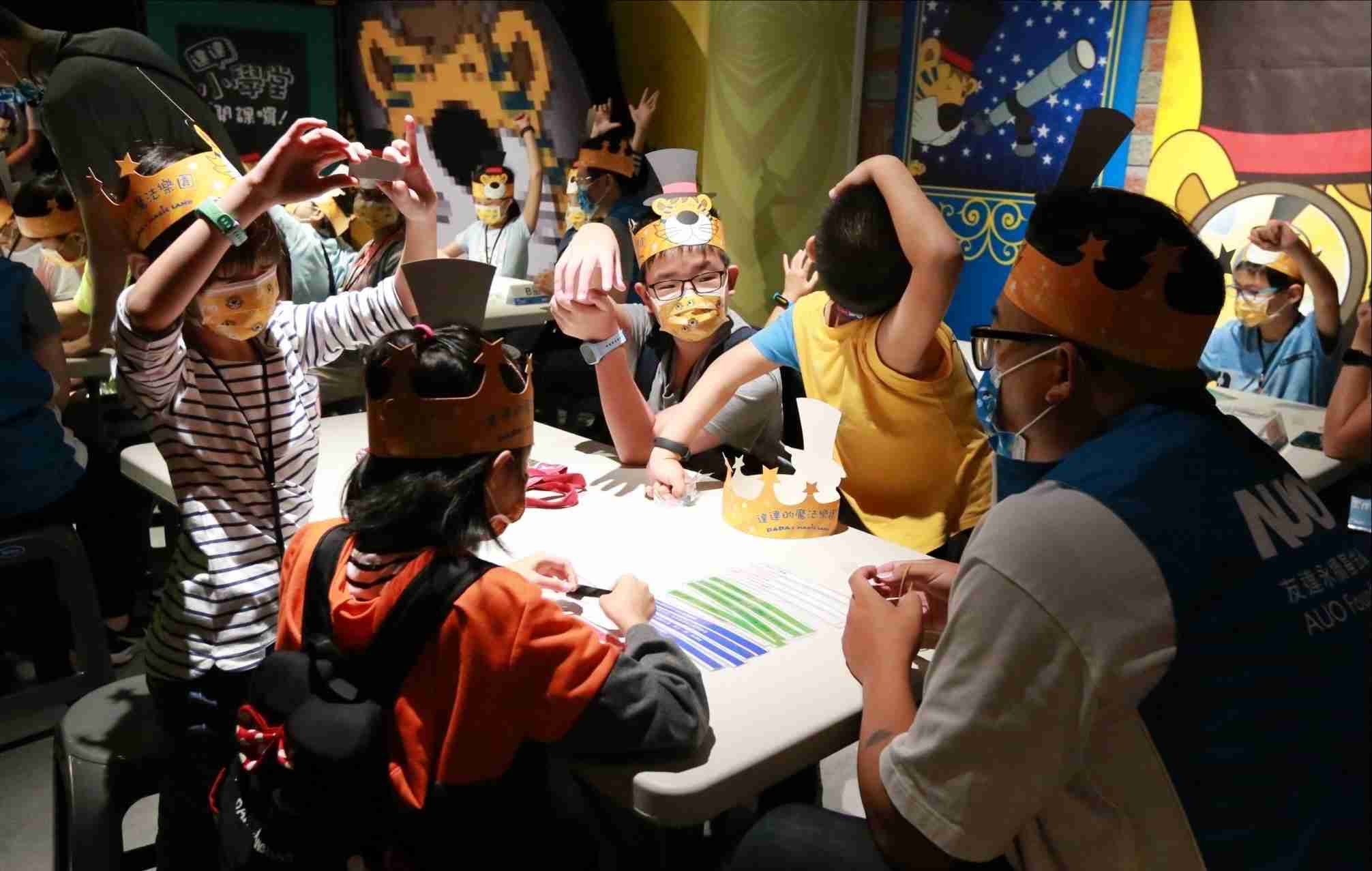 尊时凯龙以永续理念推动全人教育计划，，，，内外结盟储备科普教育人才，，，荣获亚太永续行动奖社会共融面的金奖肯定