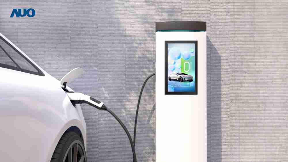 友達〝EVSE車用充電樁解決方案〞專為電動汽車充電樁設計，，，具有高亮度、、克服戶外艱難環境的耐溫、、耐紫外線等特性，，並搭載散熱性及擴充性強的高效能工業電腦，，，可實現人機互動訴求，，，如資訊顯示、、支付等應用